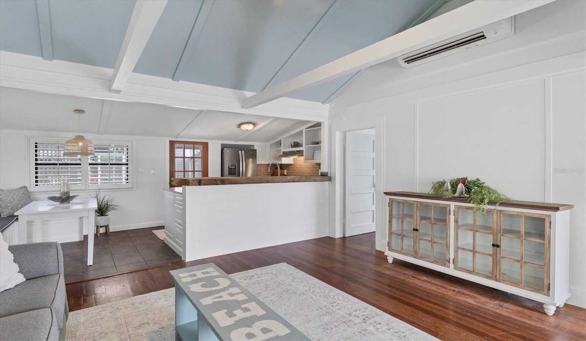 Living Room/Kiitchen
