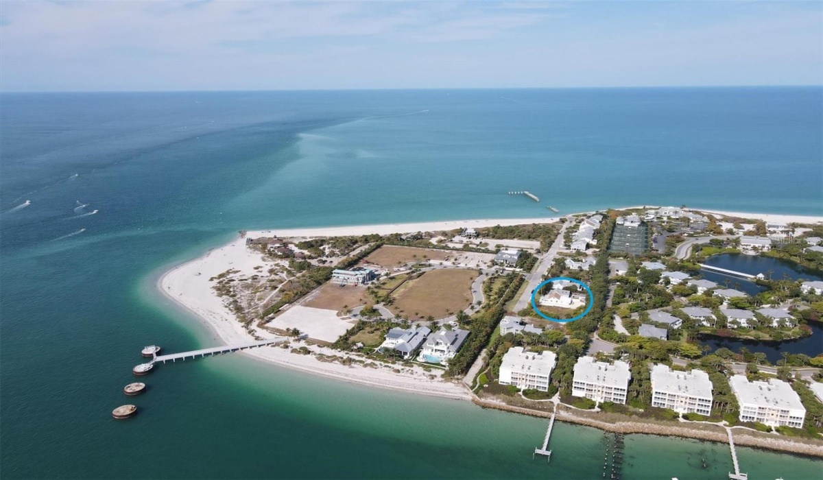 West facing aerial of Home / Lot