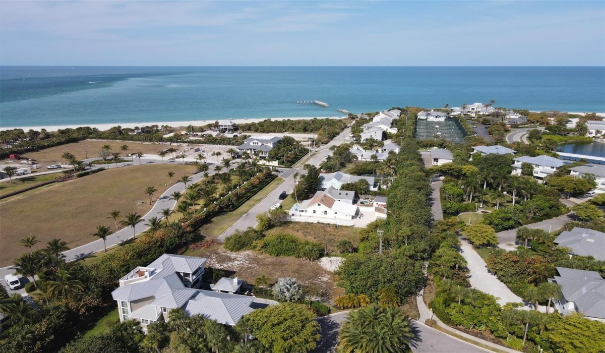 West facing aerial of Home / Lot
