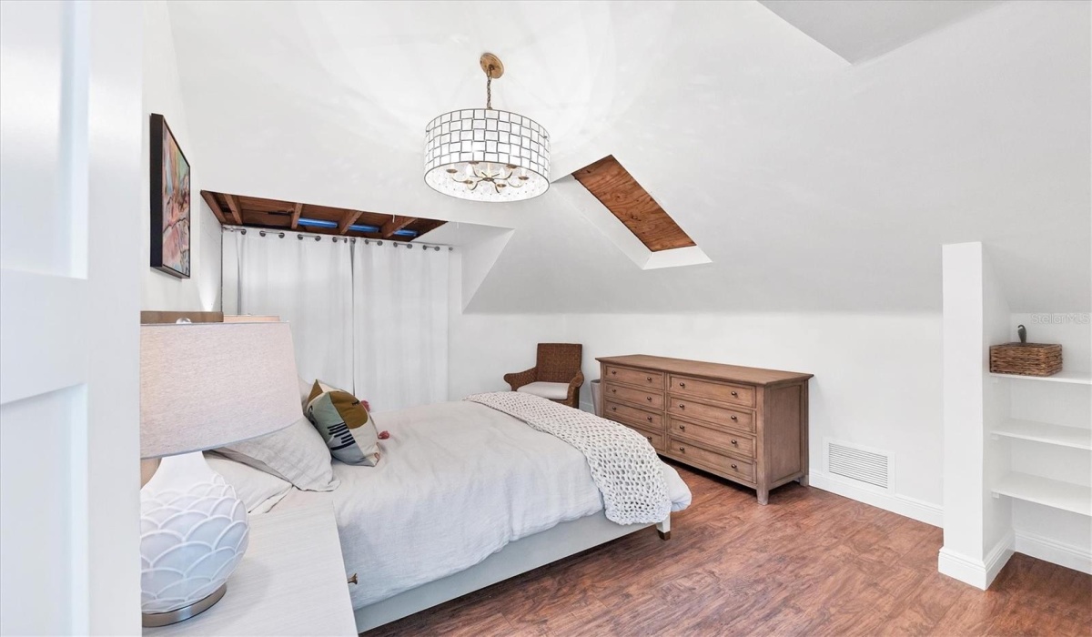 Upstairs Guest Bedroom 2