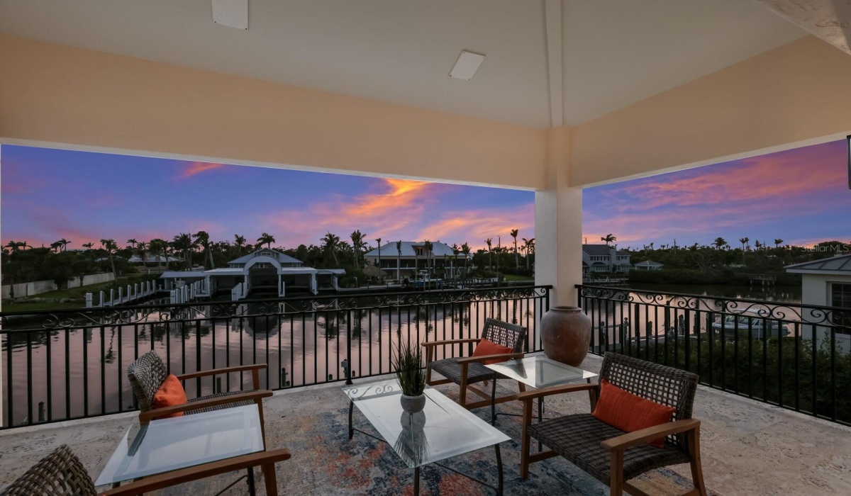 Top Floor Terrace