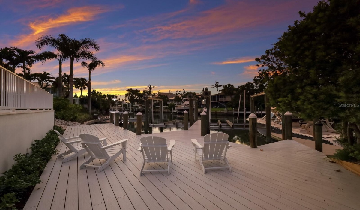 815 sq ft of Trex Deck