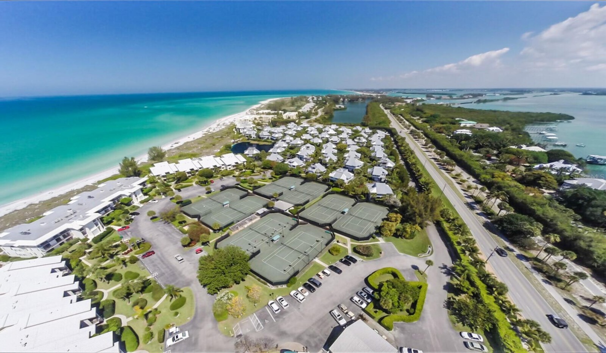 8 Har-Tru Tennis Courts