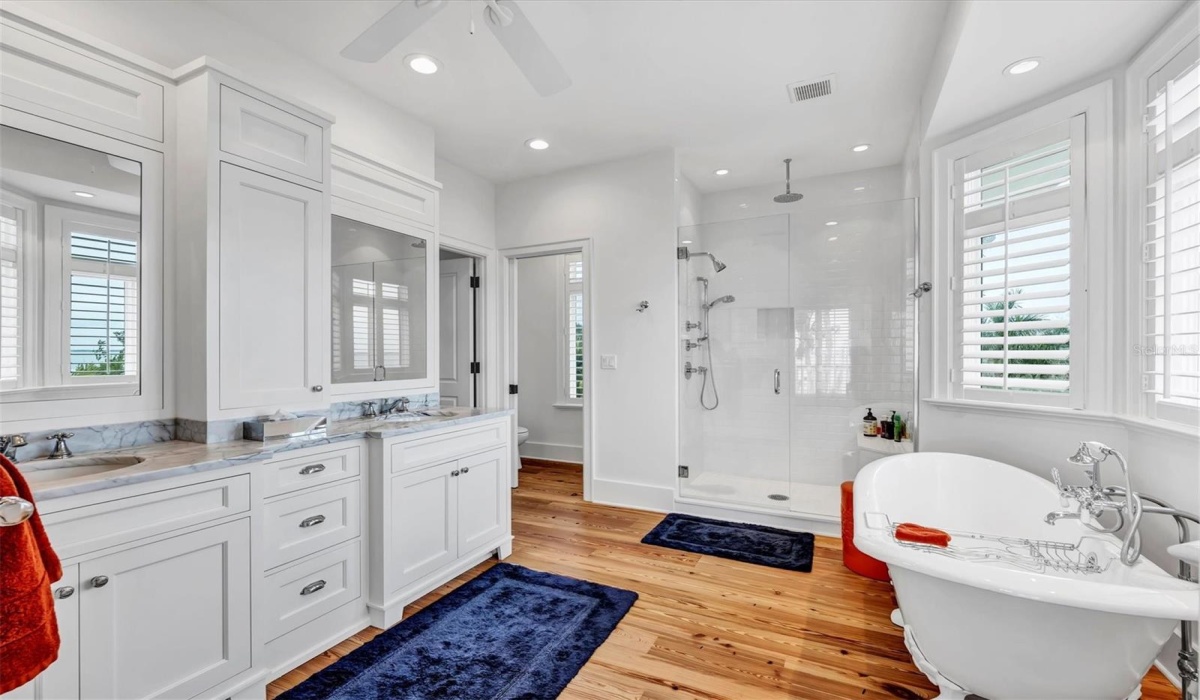 Master Bathroom with Dual Sinks!