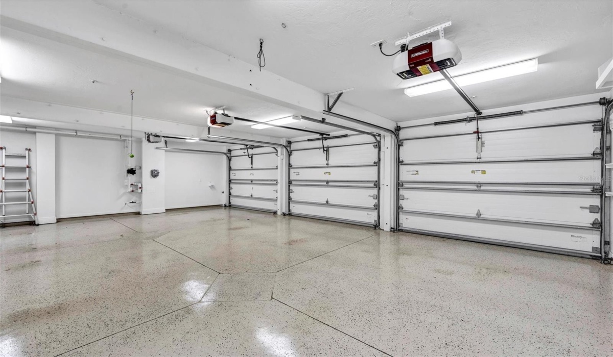 Large Garage!