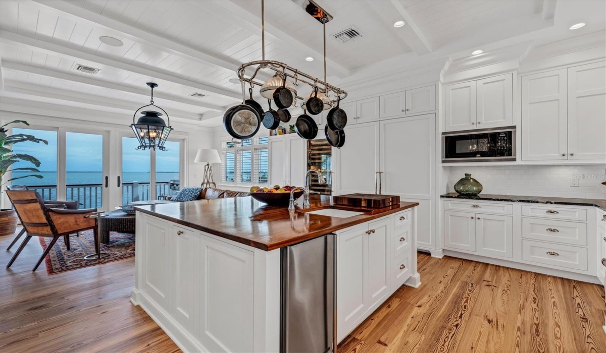 Kitchen Island!