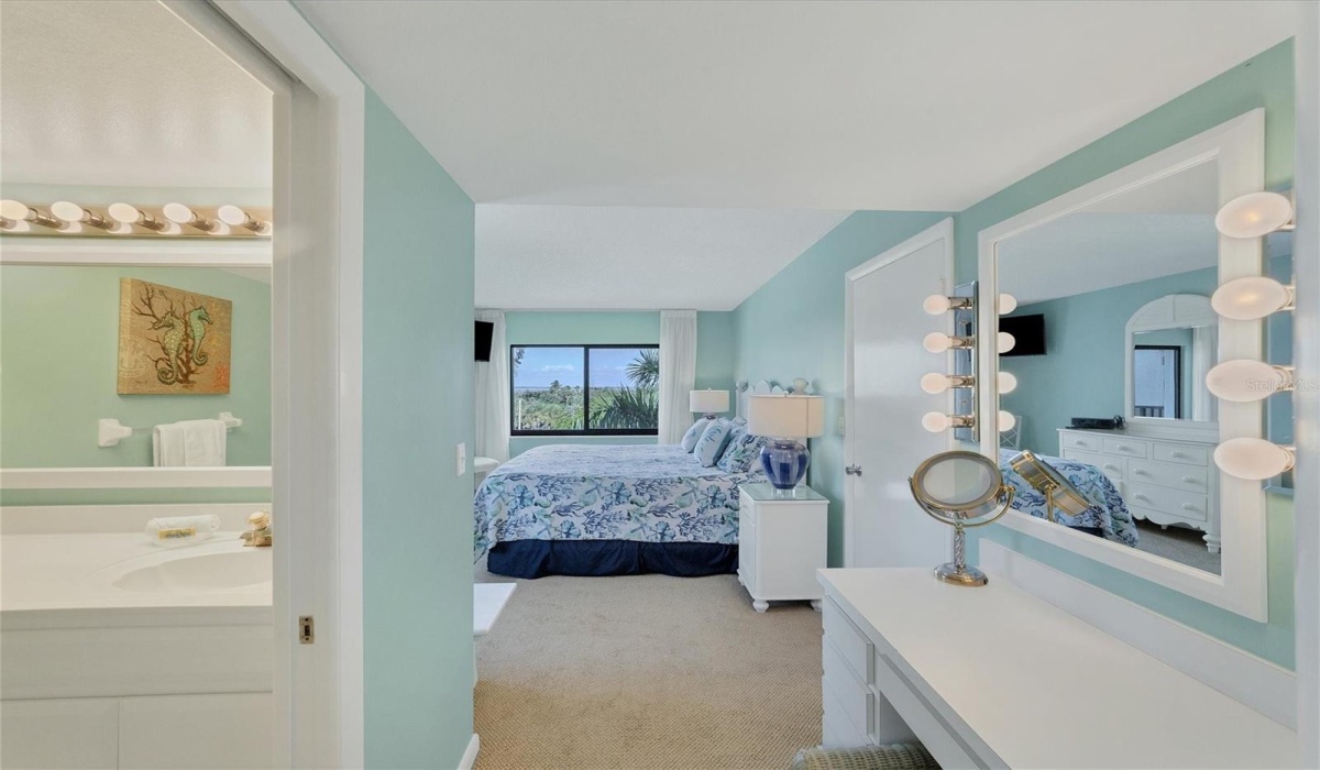 Dressing area and en-suite bath