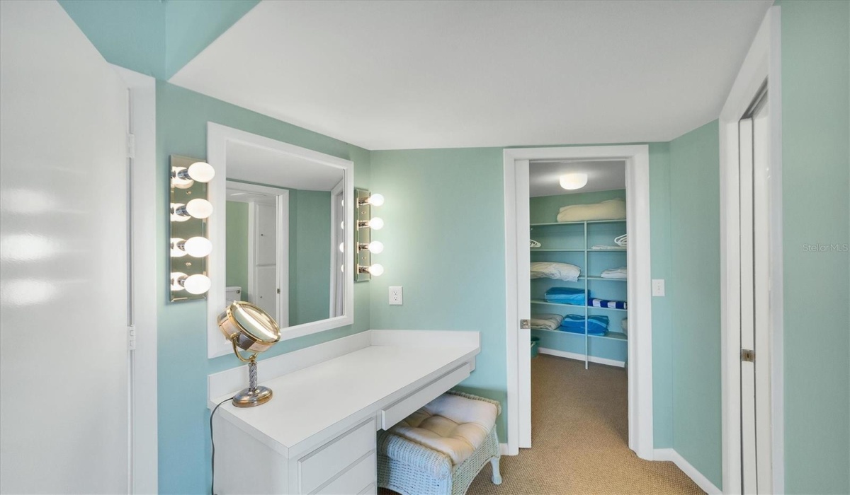 Dressing area and walk in closet