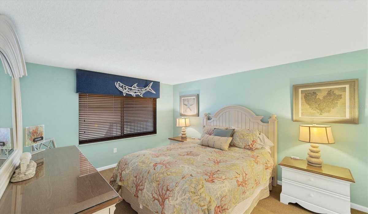 Second bedroom with guest bath