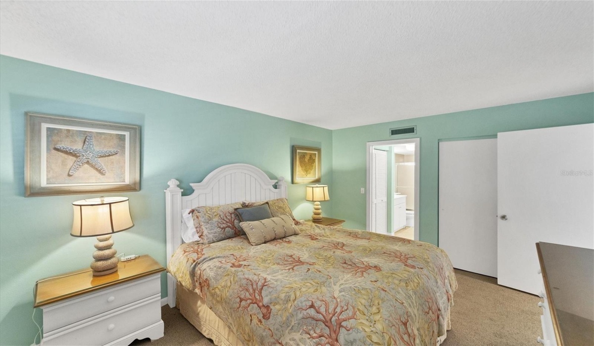 Second bedroom with guest bath