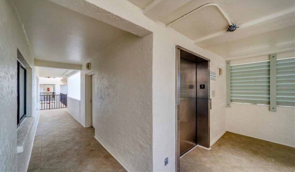Building elevator