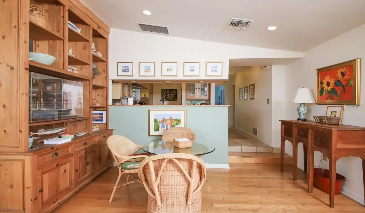 4 Bedrooms Bedrooms, 0 ,3 BathroomsBathrooms,Residential Lease,For Sale,0,D6130783
