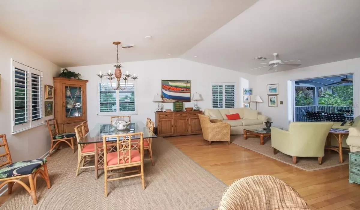 4 Bedrooms Bedrooms, 0 ,3 BathroomsBathrooms,Residential Lease,For Sale,0,D6130783