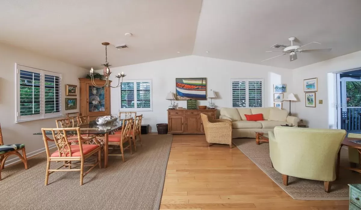 4 Bedrooms Bedrooms, 0 ,3 BathroomsBathrooms,Residential Lease,For Sale,0,D6130783