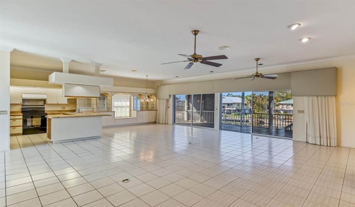 4 Bedrooms Bedrooms, 0 ,3 BathroomsBathrooms,Residential,Sold,0,D6128608