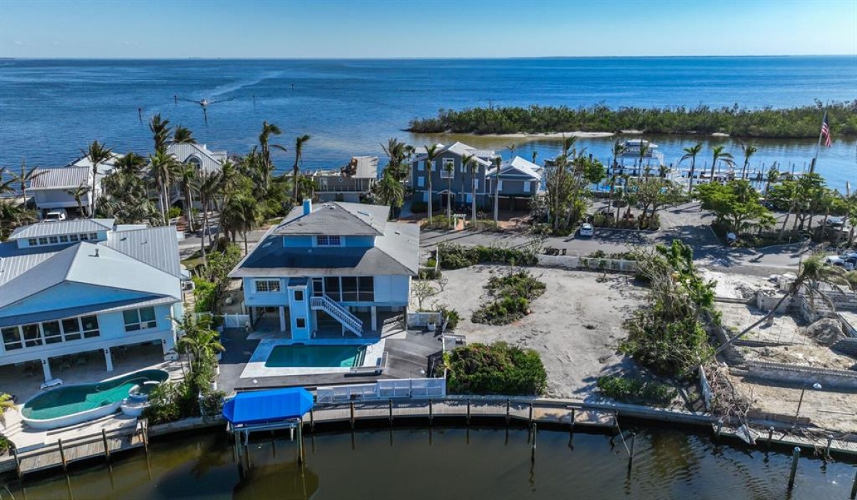 4 Bedrooms Bedrooms, 0 ,3 BathroomsBathrooms,Residential,Sold,0,D6128608