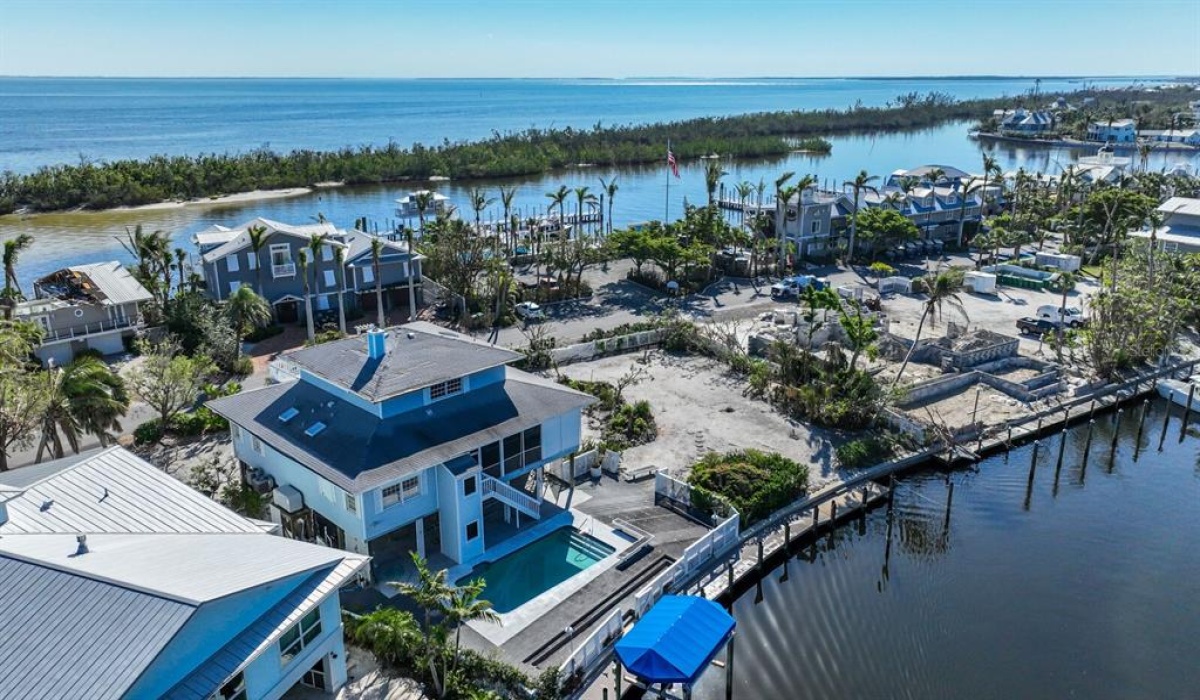 4 Bedrooms Bedrooms, 0 ,3 BathroomsBathrooms,Residential,Sold,0,D6128608