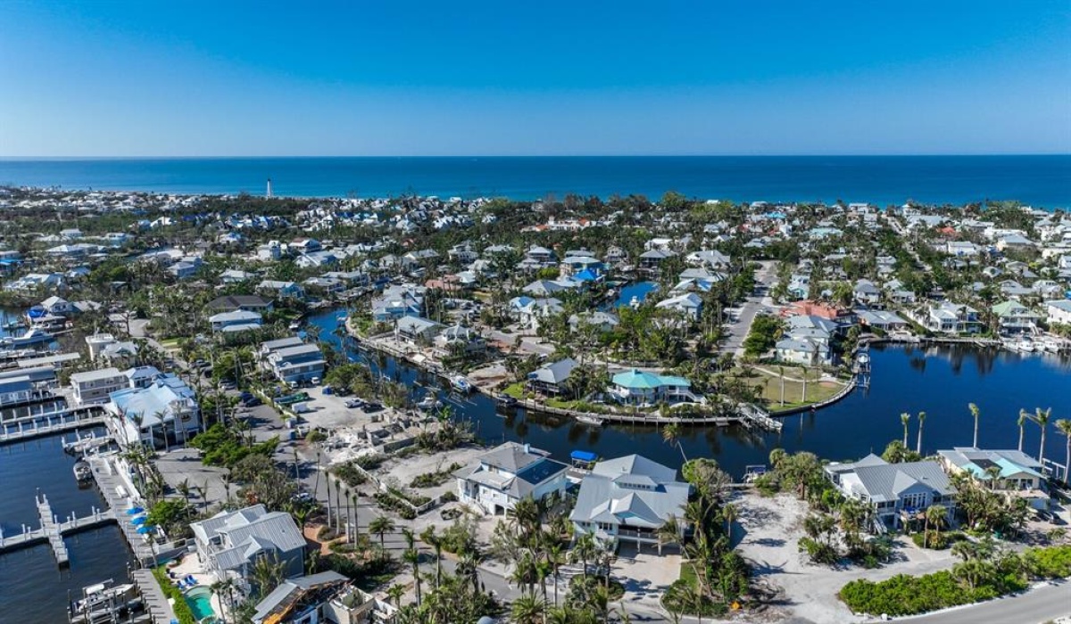 4 Bedrooms Bedrooms, 0 ,3 BathroomsBathrooms,Residential,Sold,0,D6128608