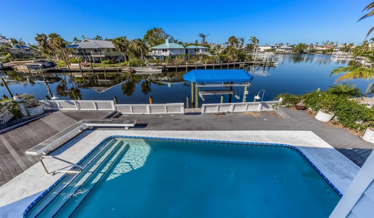 4 Bedrooms Bedrooms, 0 ,3 BathroomsBathrooms,Residential,Sold,0,D6128608