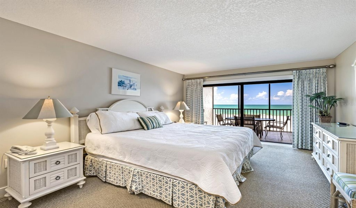 2 Bedrooms Bedrooms, 0 ,2 BathroomsBathrooms,Residential,Sold,0,D6128201