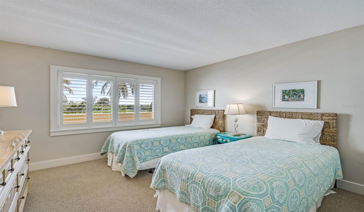 2 Bedrooms Bedrooms, 0 ,2 BathroomsBathrooms,Residential,Sold,0,D6128201
