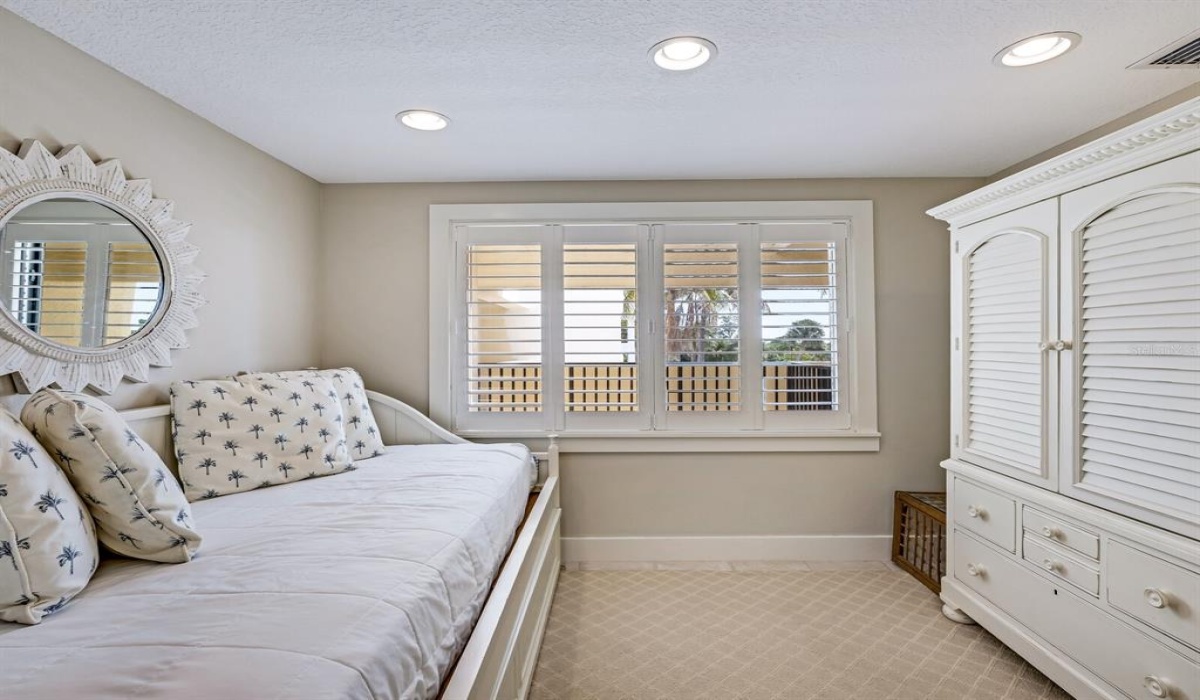 2 Bedrooms Bedrooms, 0 ,2 BathroomsBathrooms,Residential,Sold,0,D6128201