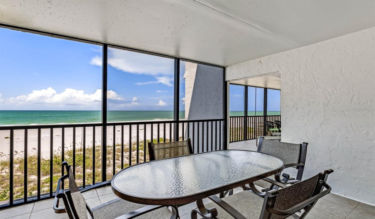 2 Bedrooms Bedrooms, 0 ,2 BathroomsBathrooms,Residential,Sold,0,D6128201