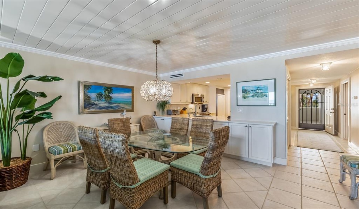 2 Bedrooms Bedrooms, 0 ,2 BathroomsBathrooms,Residential,Sold,0,D6128201
