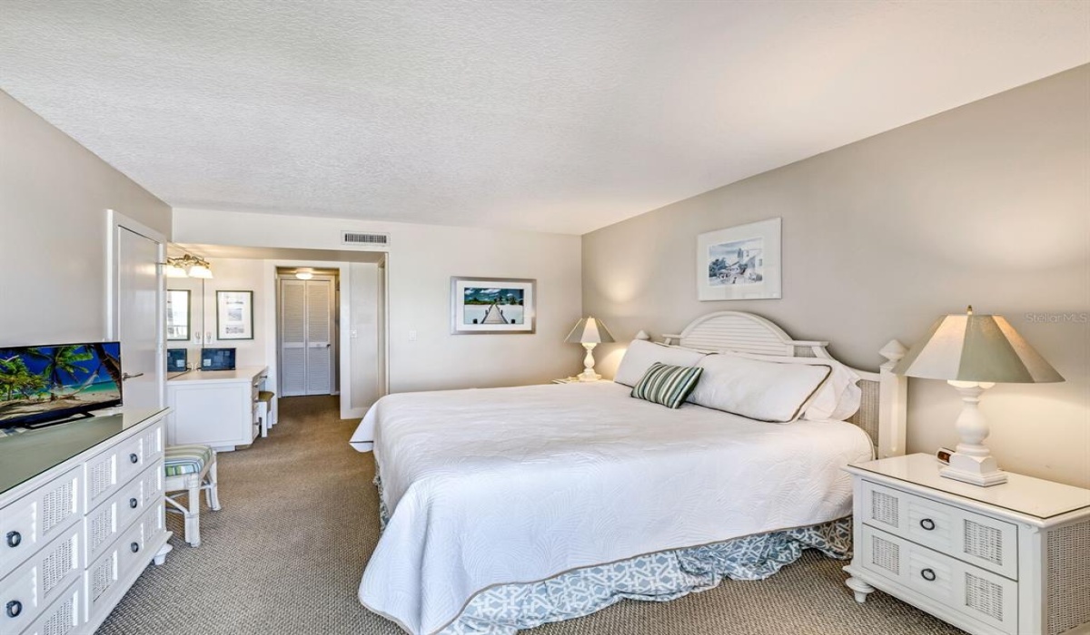 2 Bedrooms Bedrooms, 0 ,2 BathroomsBathrooms,Residential,Sold,0,D6128201