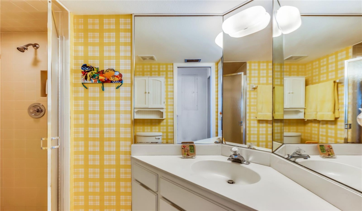 3 Bedrooms Bedrooms, 0 ,3 BathroomsBathrooms,Residential,Sold,0,D6129740
