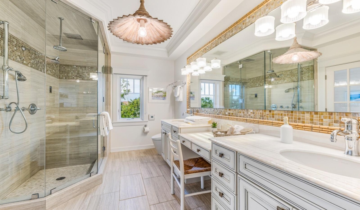 The ensuite bath in guest bedroom 2