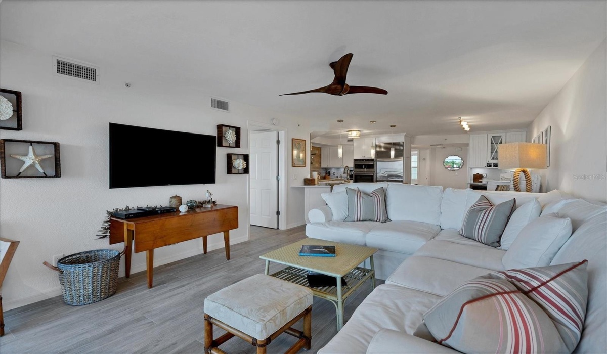 2 Bedrooms Bedrooms, 0 ,2 BathroomsBathrooms,Residential,For Sale,0,D6134973