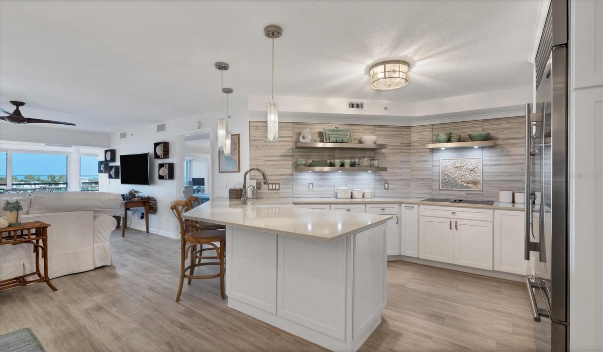 Beautifully Renovated Kitchen!