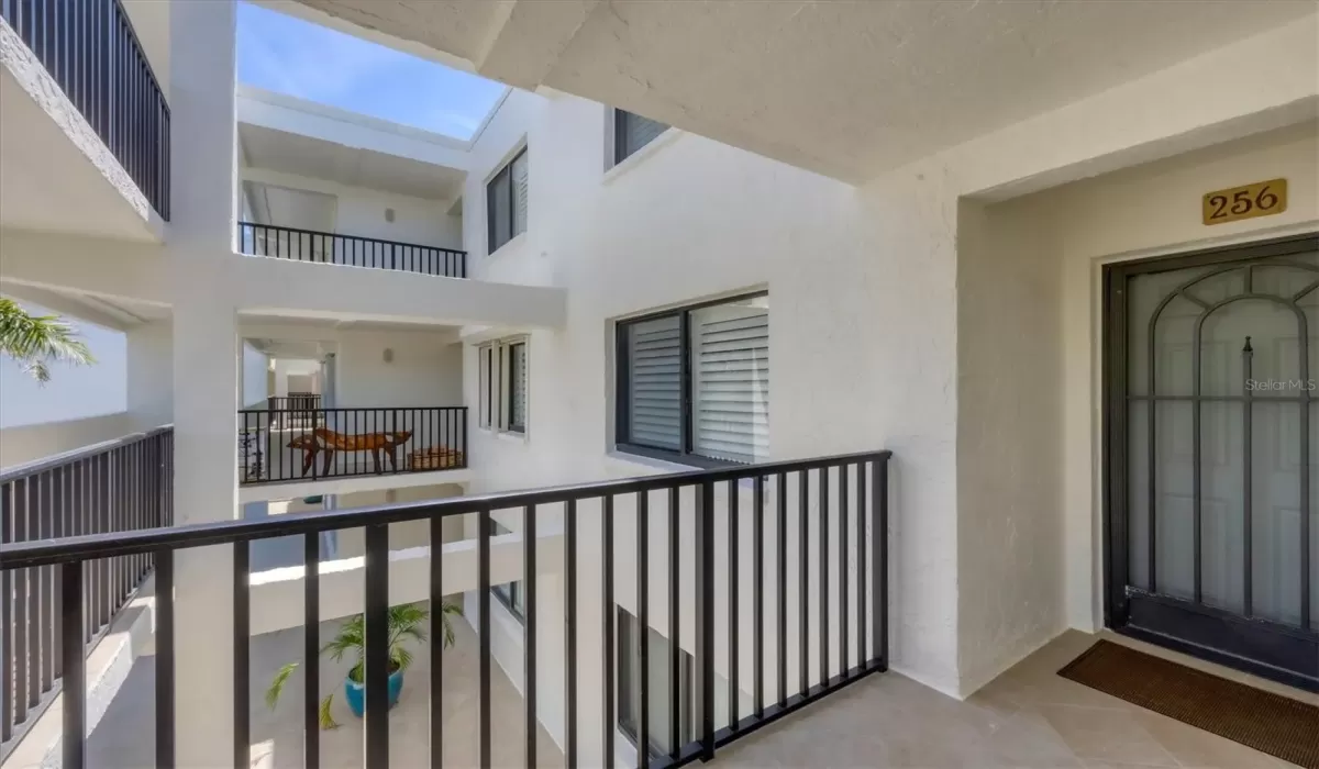 2 Bedrooms Bedrooms, 0 ,2 BathroomsBathrooms,Residential,Sold,0,D6136035