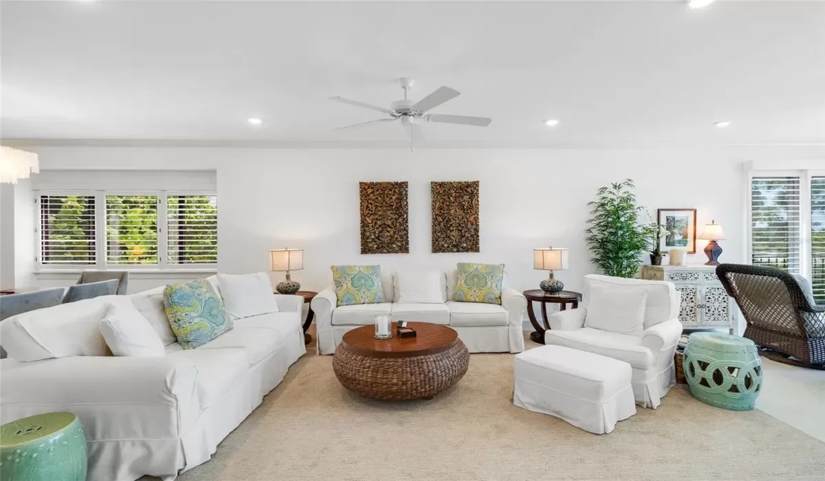 2 Bedrooms Bedrooms, 0 ,2 BathroomsBathrooms,Residential,Sold,0,D6135820