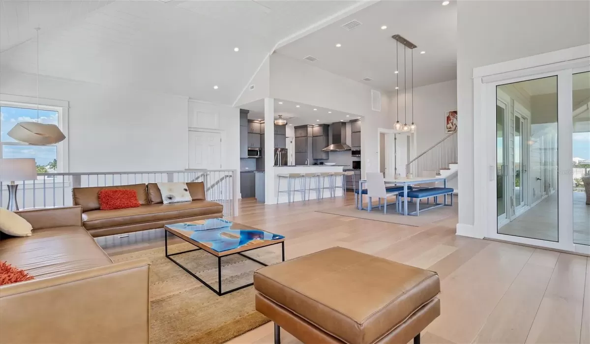 4 Bedrooms Bedrooms, 0 ,4 BathroomsBathrooms,Residential Lease,For Sale,0,D6138107
