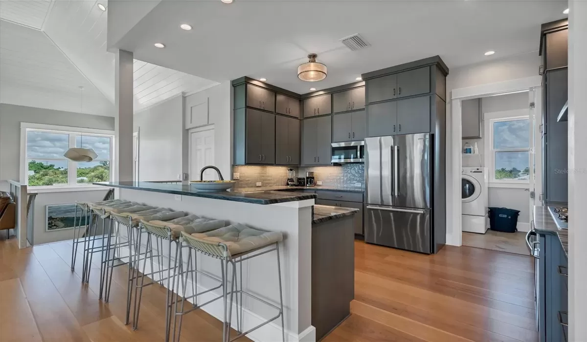 4 Bedrooms Bedrooms, 0 ,4 BathroomsBathrooms,Residential Lease,For Sale,0,D6138107