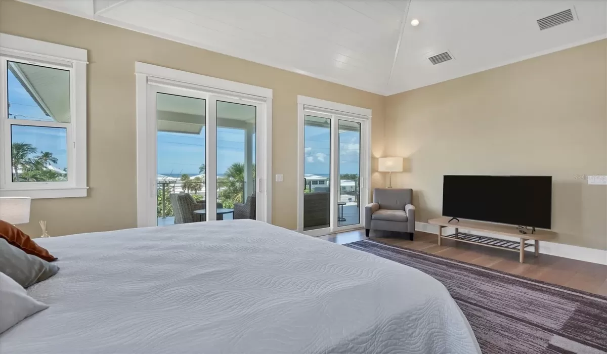 4 Bedrooms Bedrooms, 0 ,4 BathroomsBathrooms,Residential Lease,For Sale,0,D6138107