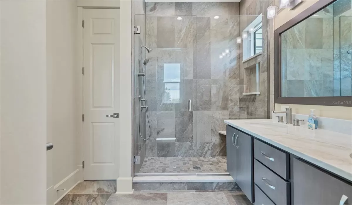 4 Bedrooms Bedrooms, 0 ,4 BathroomsBathrooms,Residential Lease,For Sale,0,D6138107
