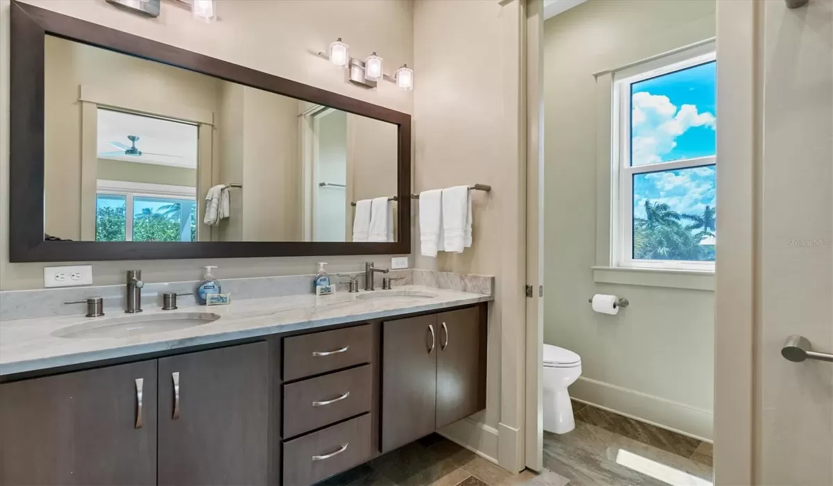 4 Bedrooms Bedrooms, 0 ,4 BathroomsBathrooms,Residential Lease,For Sale,0,D6138107