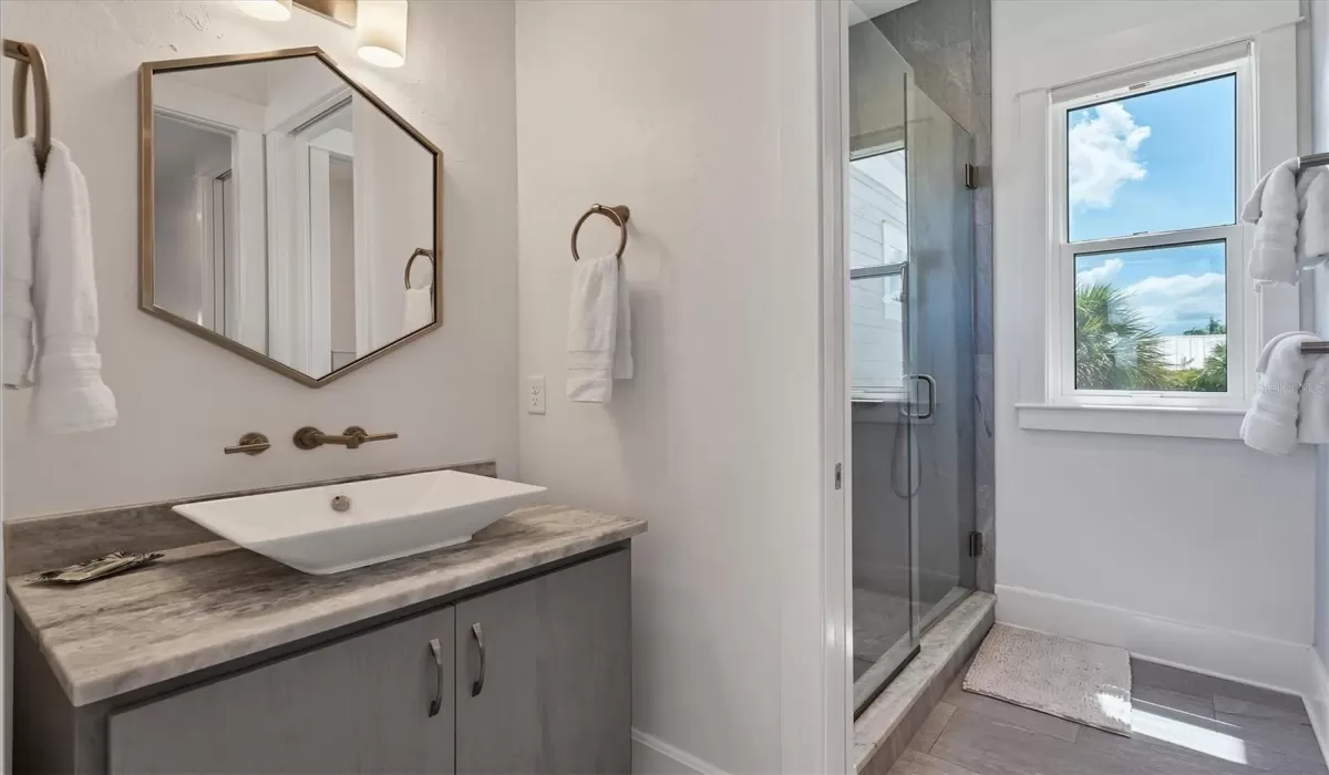 4 Bedrooms Bedrooms, 0 ,4 BathroomsBathrooms,Residential Lease,For Sale,0,D6138107