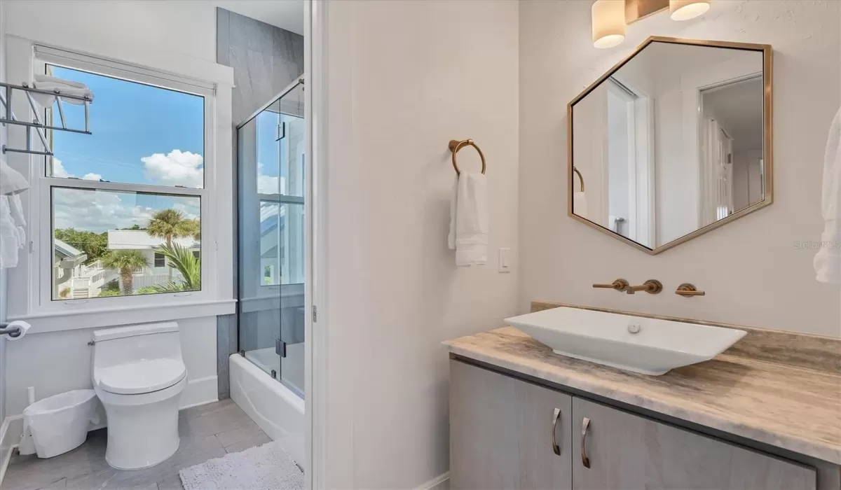 4 Bedrooms Bedrooms, 0 ,4 BathroomsBathrooms,Residential Lease,For Sale,0,D6138107