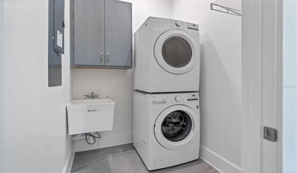 4 Bedrooms Bedrooms, 0 ,4 BathroomsBathrooms,Residential Lease,For Sale,0,D6138107