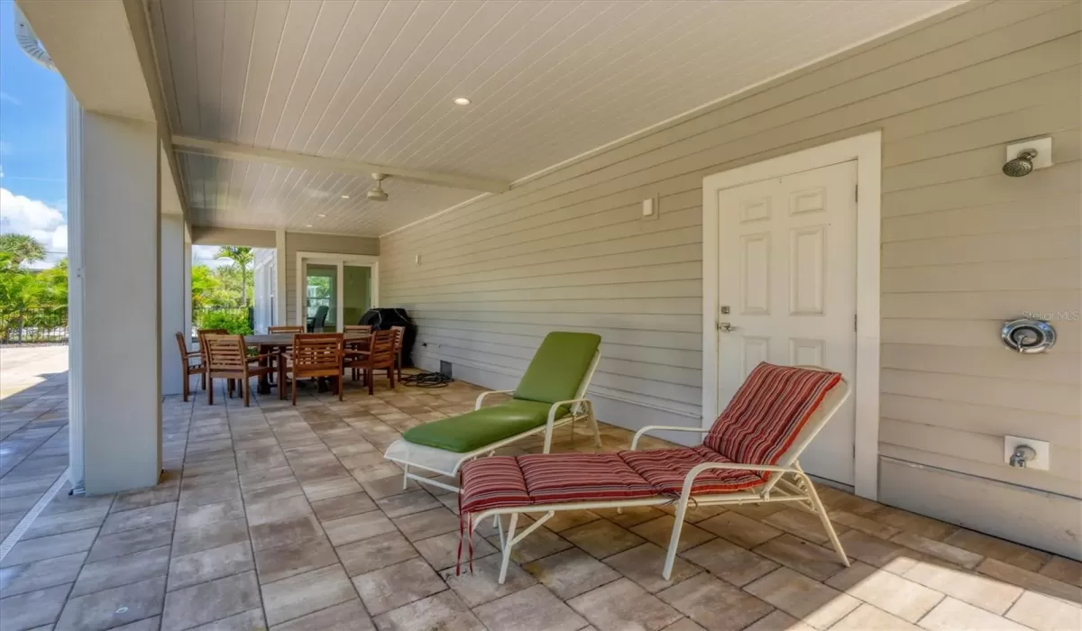 4 Bedrooms Bedrooms, 0 ,4 BathroomsBathrooms,Residential Lease,For Sale,0,D6138107