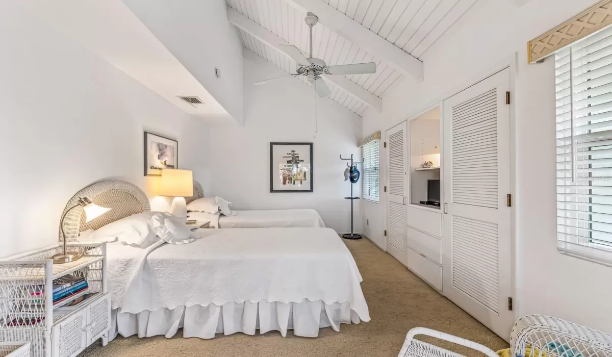 3 Bedrooms Bedrooms, 0 ,2 BathroomsBathrooms,Residential,Sold,0,D6138243