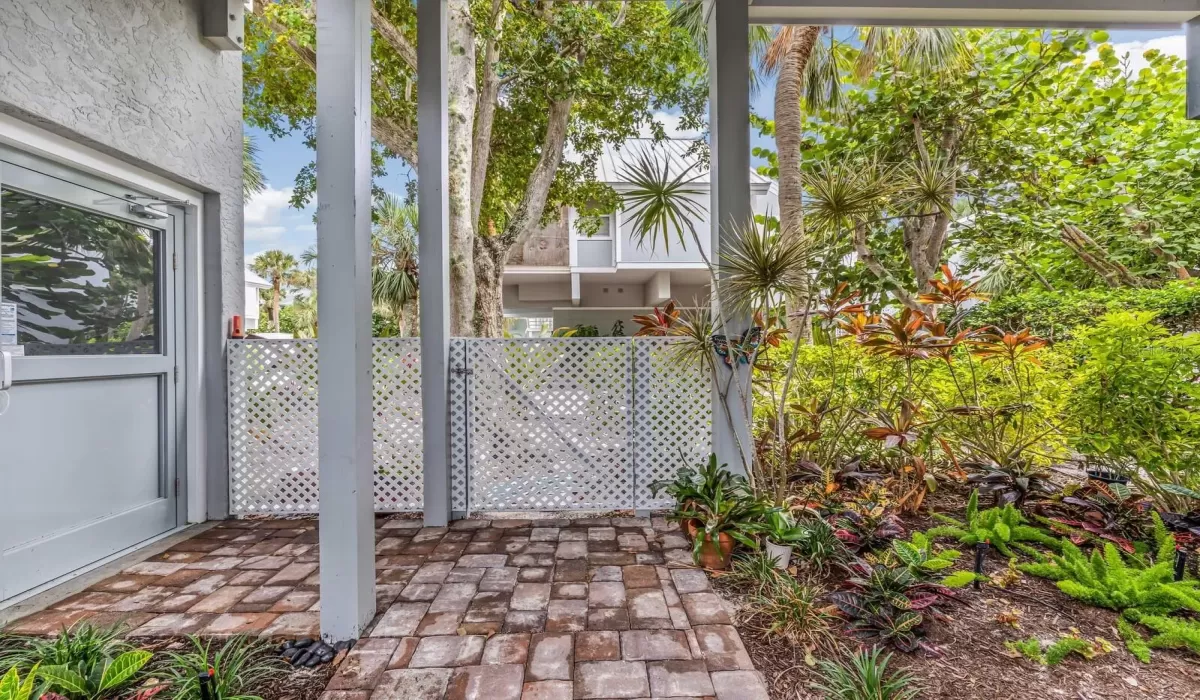 3 Bedrooms Bedrooms, 0 ,2 BathroomsBathrooms,Residential,Sold,0,D6138243