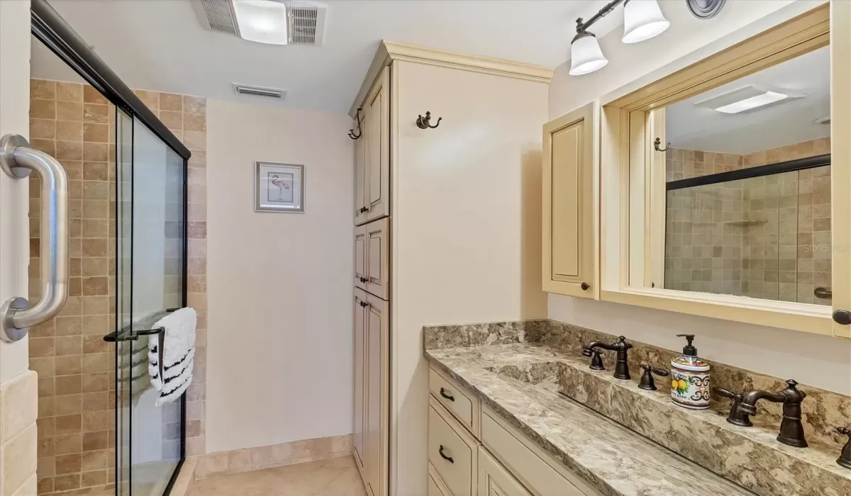2 Bedrooms Bedrooms, 0 ,2 BathroomsBathrooms,Residential,For Sale,0,D6139754