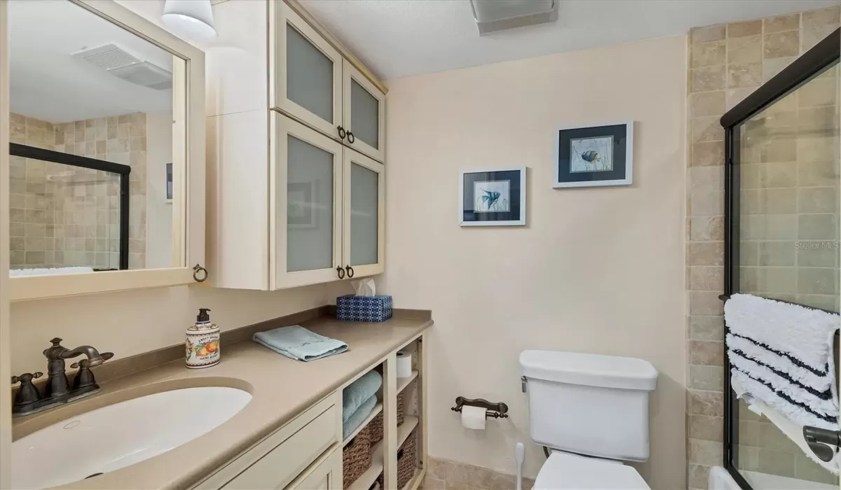 2 Bedrooms Bedrooms, 0 ,2 BathroomsBathrooms,Residential,For Sale,0,D6139754