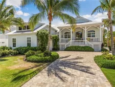 4 Bedrooms Bedrooms, 0 ,4 BathroomsBathrooms,Residential,Sold,0,D6139599