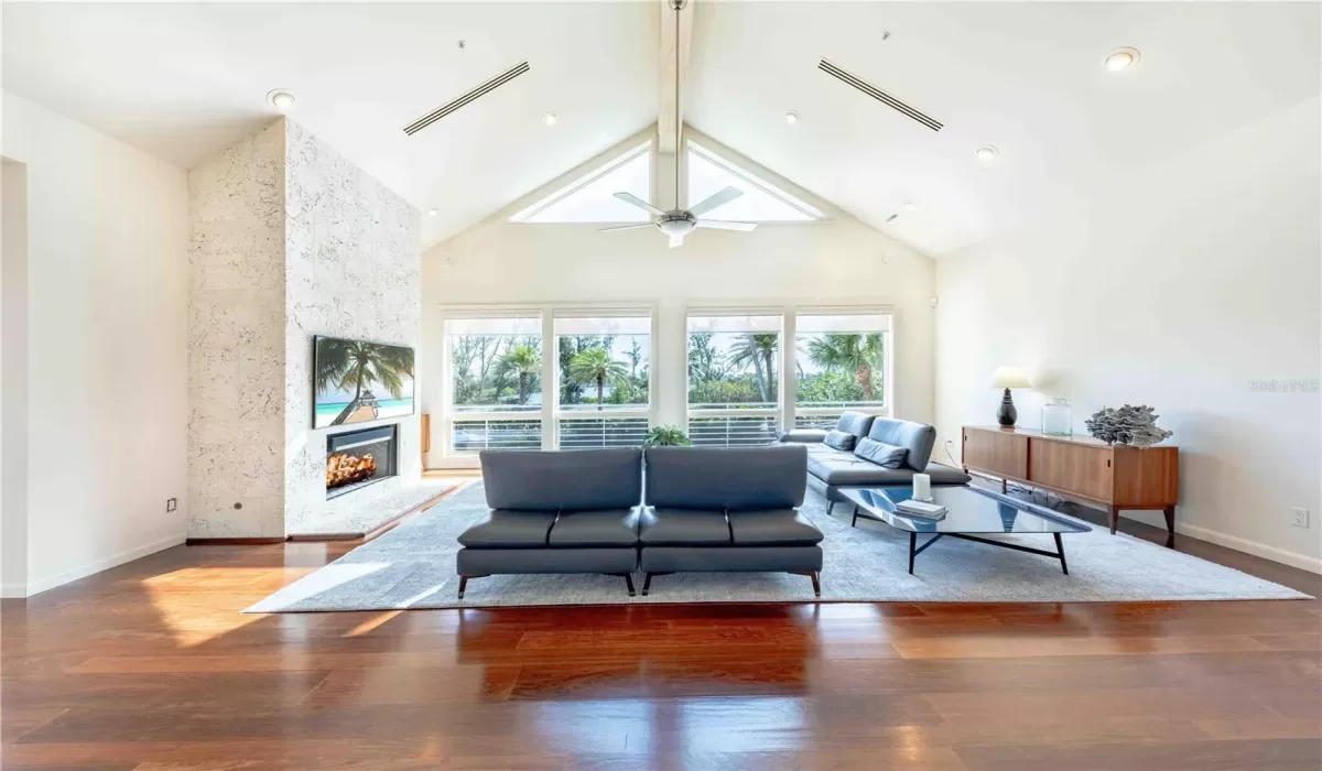 4 Bedrooms Bedrooms, 0 ,3 BathroomsBathrooms,Residential,For Sale,0,D6140811